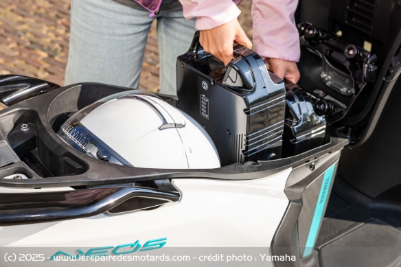 Le NEO'S Core fait l'impasse sur certains accessoires, mais pas la deuxième batterie Le NEO'S Core fait l'impasse sur certains accessoires, mais pas la deuxième batterie