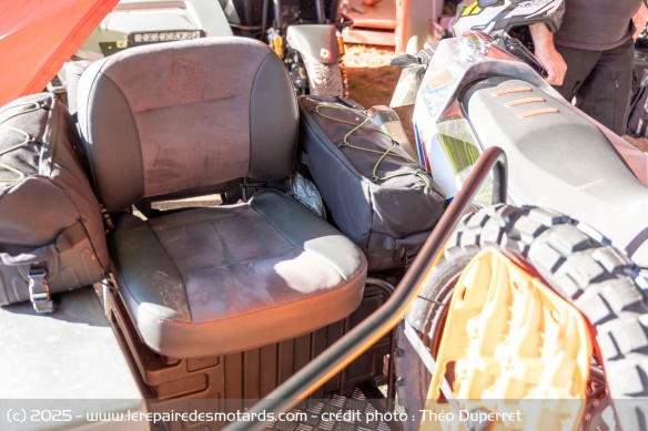 Side-car off-road BMW F900GS par DJ Side Cars