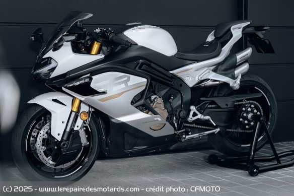 Sportive CFMOTO 750 SR-S Sportive CFMOTO 750 SR-S