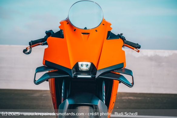 Sportive KTM 990 RC R
