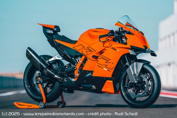 Sportive KTM 990 RC R