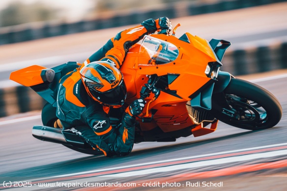 Sportive KTM 990 RC R