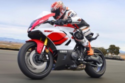 Sportive Yamaha R7 70th Anniversary