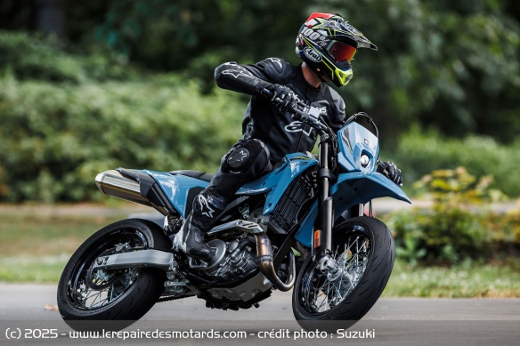 Le supermotard Suzuki DR-Z4S Le supermotard Suzuki DR-Z4S