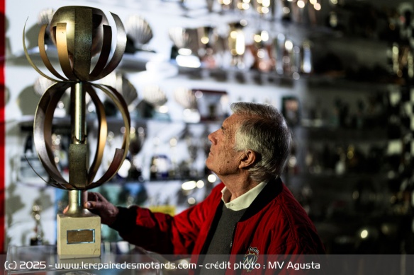 La trophée sélectionné par Agostini pour réaliser les badges des clés La trophée sélectionné par Agostini pour réaliser les badges des clés