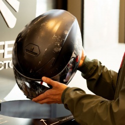 Dainese recycle les casques motos