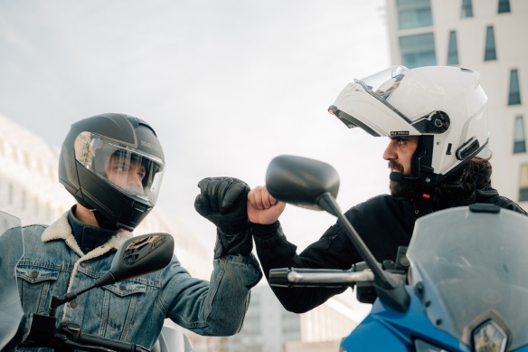 Navigation vocale, musique et échanges en groupe sont prêts à l'emploi Navigation vocale, musique et échanges en groupe sont prêts à l'emploi