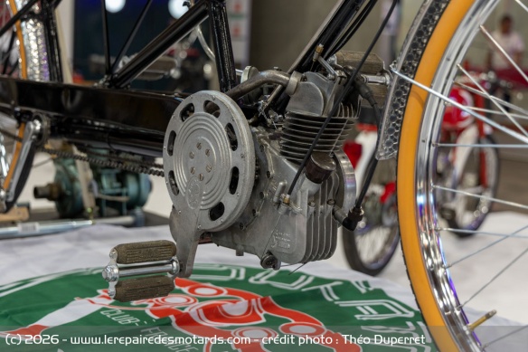 Le moteur de 48 cm3 fut l'un des premiers produit par Ducati