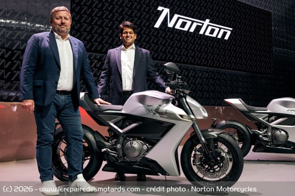 Richard Arnold, Executive Director de Norton Motorcycles et Sudarshan Venu, Chairman de TVS Motor Company