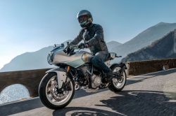 Caf&eacute; Racer Ducati Formula 73