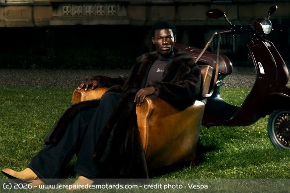 La 946 Horse s'accompagne d'une collection capsule de v&ecirc;tement In Sella