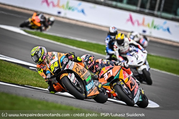 Fermin Aldeguer lors de sa 1re victoire à Silverstone en 2023 Fermin Aldeguer lors de sa 1re victoire à Silverstone en 2023