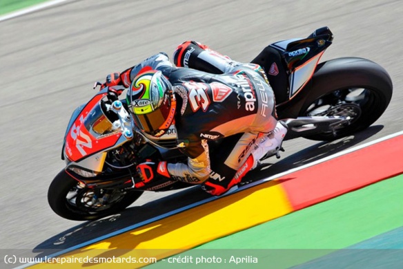 Savadori sur l'Aprilia RSV4 l'année de son sacre Savadori sur l'Aprilia RSV4 l'année de son sacre