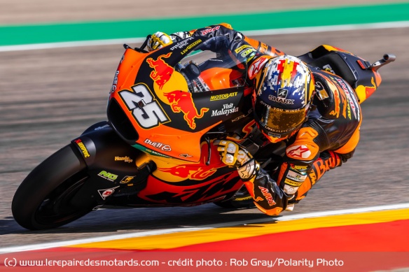 Pour sa première saison de Moto2, Fernandez remporte 8 victoires, mais passe à 4 points du titre Pour sa première saison de Moto2, Fernandez remporte 8 victoires, mais passe à 4 points du titre