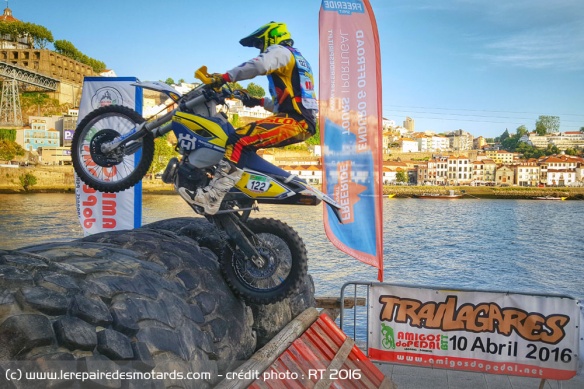 Enduro urbain dans le centre de Porto