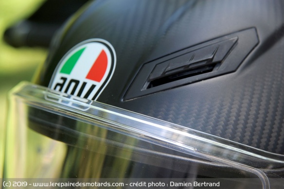 Les ventilations frontales de l'AGV AX9 Carbon