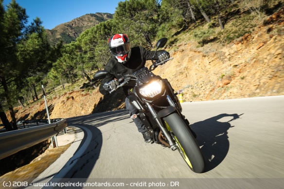 Essai du HJC RPHA 70 avec la Yamaha MT-07