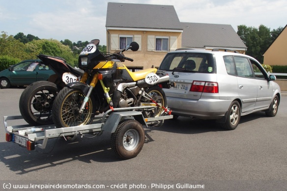 Conseils. Comment fixer une moto sur une remorque