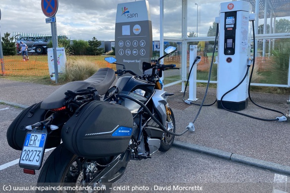Charge rapide sur borne 50 kW sur autoroute