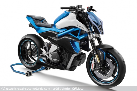 Le concept V.02 présenté pour marquer le partenariat avec KTM Le concept V.02 présenté pour marquer le partenariat avec KTM