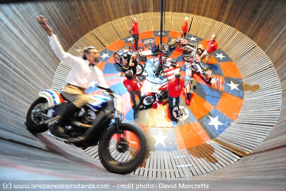 Comme son ancètre, l'Indian Scout affronte le Mur de la Mort Comme son ancètre, l'Indian Scout affronte le Mur de la Mort