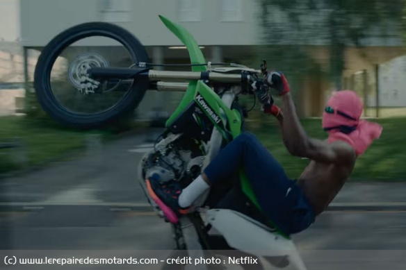 Le film est l'occasion de croiser quelques adeptes de cross bitume Le film est l'occasion de croiser quelques adeptes de cross bitume