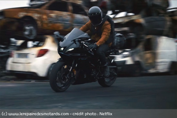 La Yamaha R7 du film Balle Perdue 2 La Yamaha R7 du film Balle Perdue 2