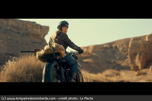 Aglaé en roadtrip sur son Ural