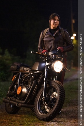 Maya et sa Royal Enfield Continental GT 650 Maya et sa Royal Enfield Continental GT 650