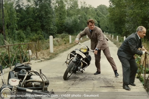 Tantôt BSA, parfois Triumph ou encore BMW, les motos de la poursuite ne cessent de changer Tantôt BSA, parfois Triumph ou encore BMW, les motos de la poursuite ne cessent de changer