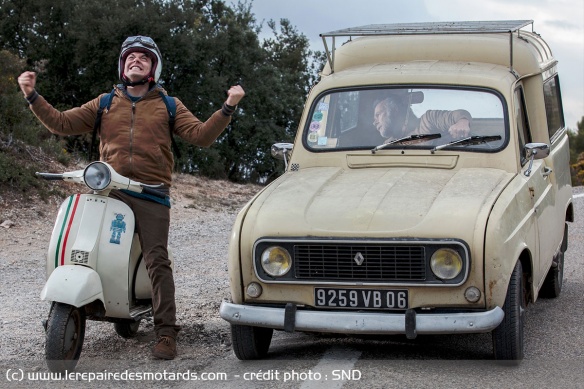 Alex sur sa Vespa Alex sur sa Vespa
