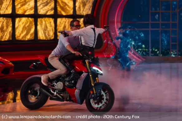 La Streetfighter V4 S n'est pas forcément la moto la plus adaptée au duo La Streetfighter V4 S n'est pas forcément la moto la plus adaptée au duo