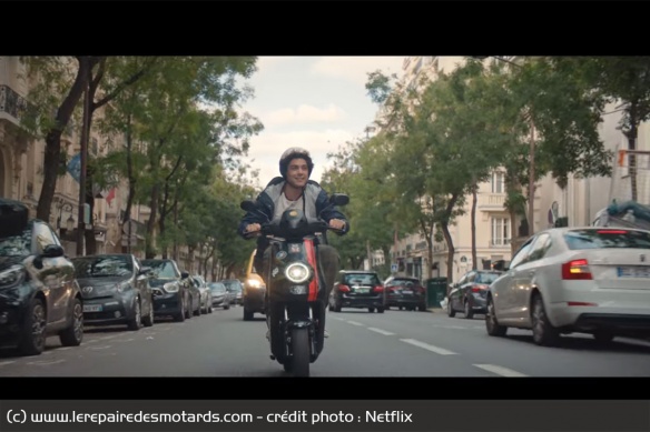 Thibault au guidon de son scooter NIU MQi GT Thibault au guidon de son scooter NIU MQi GT