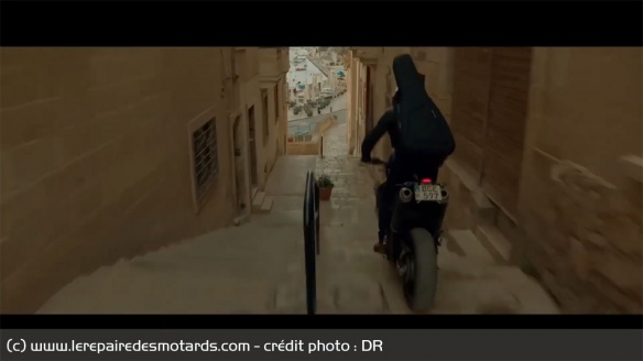 Descendre des escaliers à moto ? Facile... Descendre des escaliers à moto ? Facile...