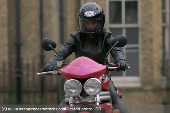 Lorna sur la Speed Triple 955i Lorna sur la Speed Triple 955i