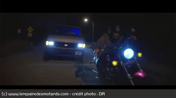 Obscurité et caméra tremblante, pas simple d'apprécier la Honda Magna dans ces conditions Obscurité et caméra tremblante, pas simple d'apprécier la Honda Magna dans ces conditions