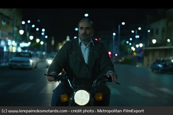 Saeed parcourant Mashhad au guidon de sa Honda CG 125 Saeed parcourant Mashhad au guidon de sa Honda CG 125