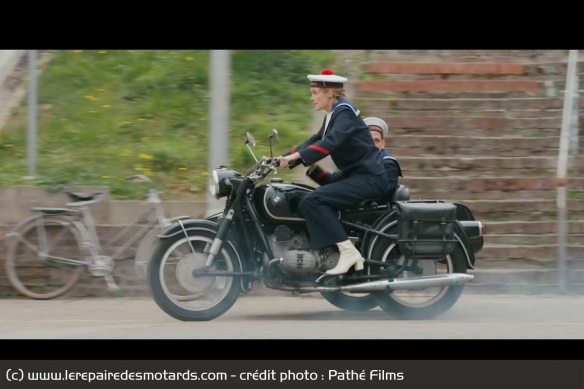 Natacha et Walter sur les traces de la Joconde à bord d'un sidecar BMW Natacha et Walter sur les traces de la Joconde à bord d'un sidecar BMW
