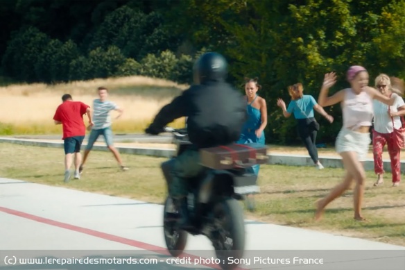 La fuite à moto n'est que de courte durée pour le voleur La fuite à moto n'est que de courte durée pour le voleur