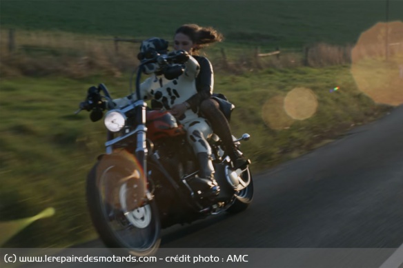 Dieu sur sa Harley-Davidson Dyna Wide Glide Dieu sur sa Harley-Davidson Dyna Wide Glide
