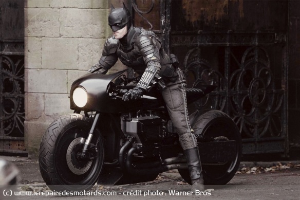 Batman et sa batmoto Batman et sa batmoto