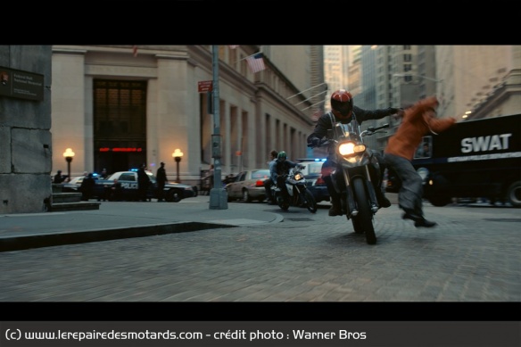 Bane qui prend la fuite sur sa BMW F 800 GS Bane qui prend la fuite sur sa BMW F 800 GS