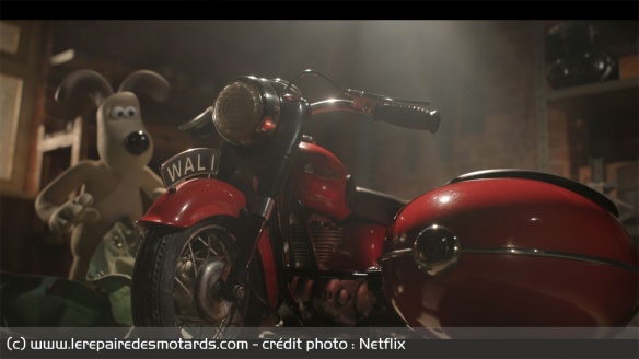 Faute de voiture, Gromit ressort ce bon vieux sidecar Triumph Faute de voiture, Gromit ressort ce bon vieux sidecar Triumph