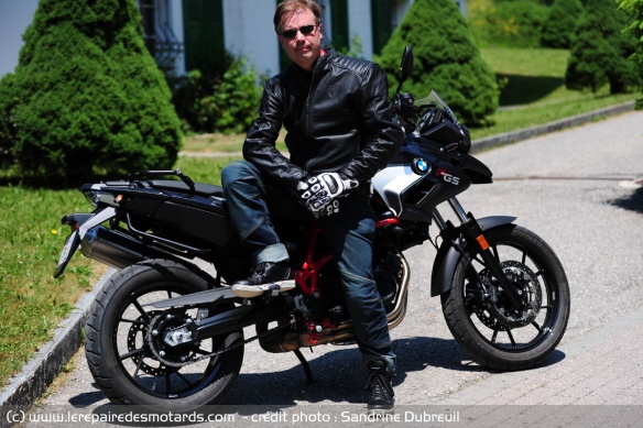 Comment bien choisir son pantalon moto