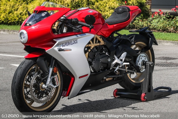 La MV Agusta Superveloce et sa fourche Marzocchi La MV Agusta Superveloce et sa fourche Marzocchi