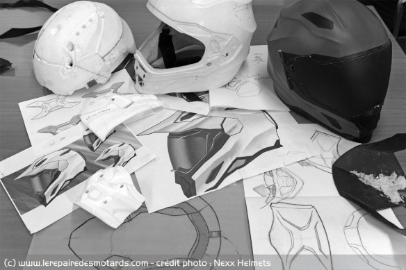 Casque Nexx sous ses différentes étapes de fabrication