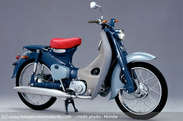 C'est Showa qui a équipé l'indémodable Honda Super Cub, toujours produit aujourd'hui C'est Showa qui a équipé l'indémodable Honda Super Cub, toujours produit aujourd'hui
