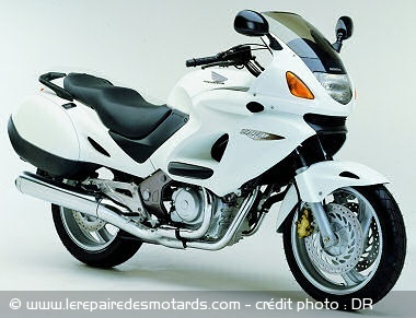 Le top 10 des motos aux noms ridicules : Honda Deauville