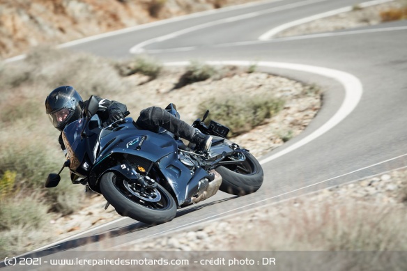 Yamaha R7