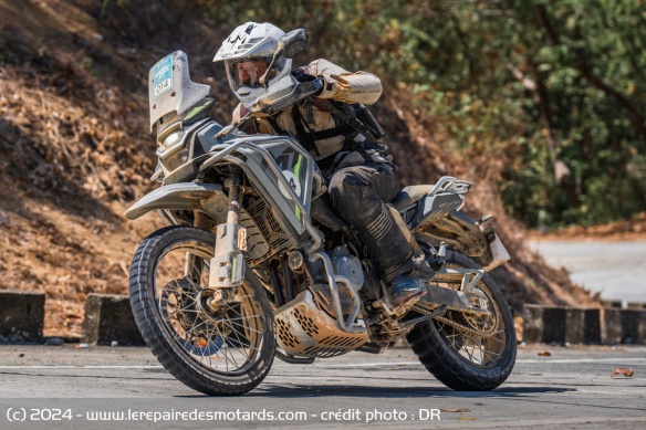 CFMOTO 450MT